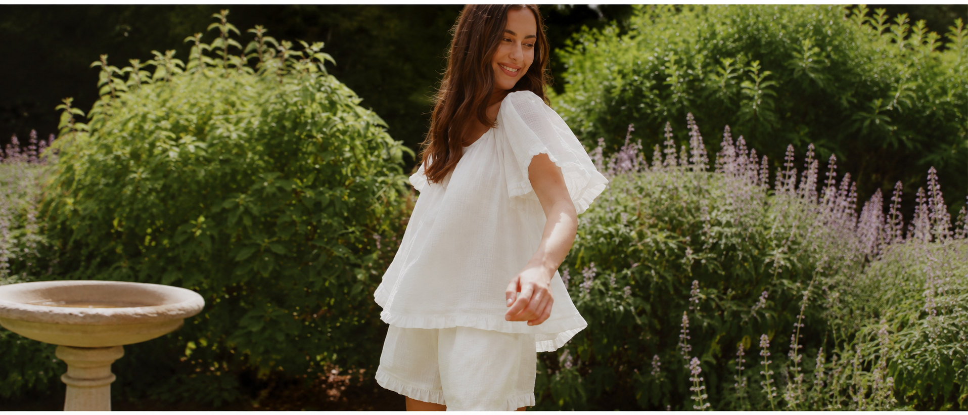 Relaxed everyday fashion in a natural garden setting